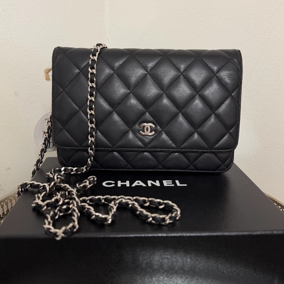CHANEL LAMBSKIN WALLET ON CHAIN - Picture 3 of 16